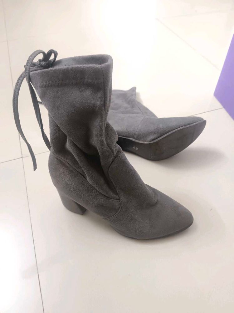 Suede boots