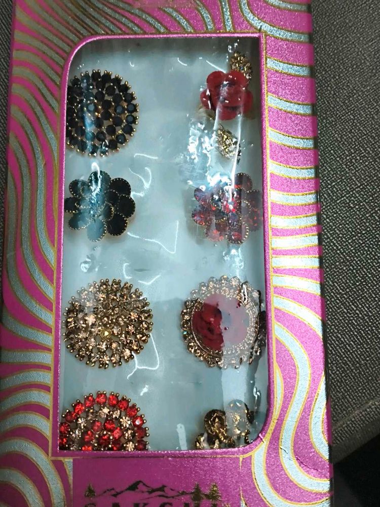 Designer Brooch Set