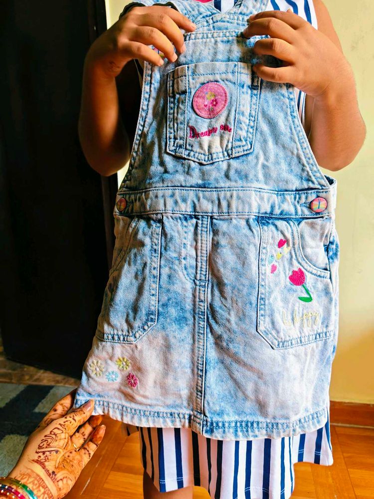 girl denim skirt
