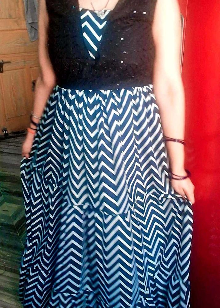 Stunning Navy &amp; White Chevron Maxi Dress