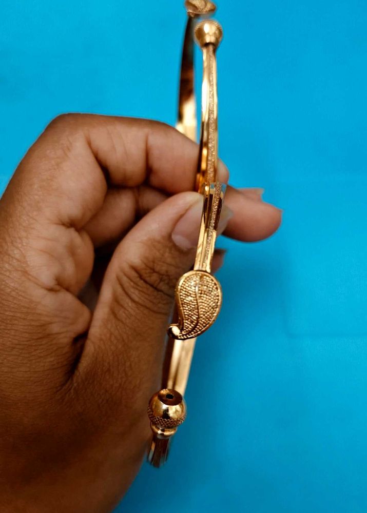Elegant Gold Tone Bracelet kada