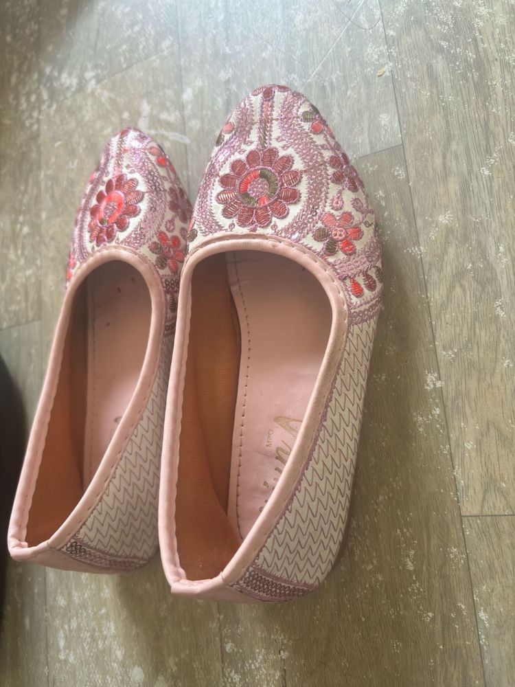 Trendy Jutties for girls