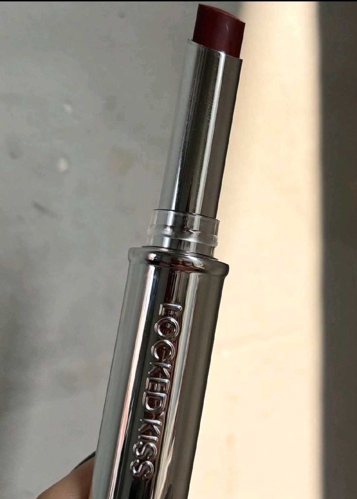 MAC locked kiss lipstick shade 69 Sophistry