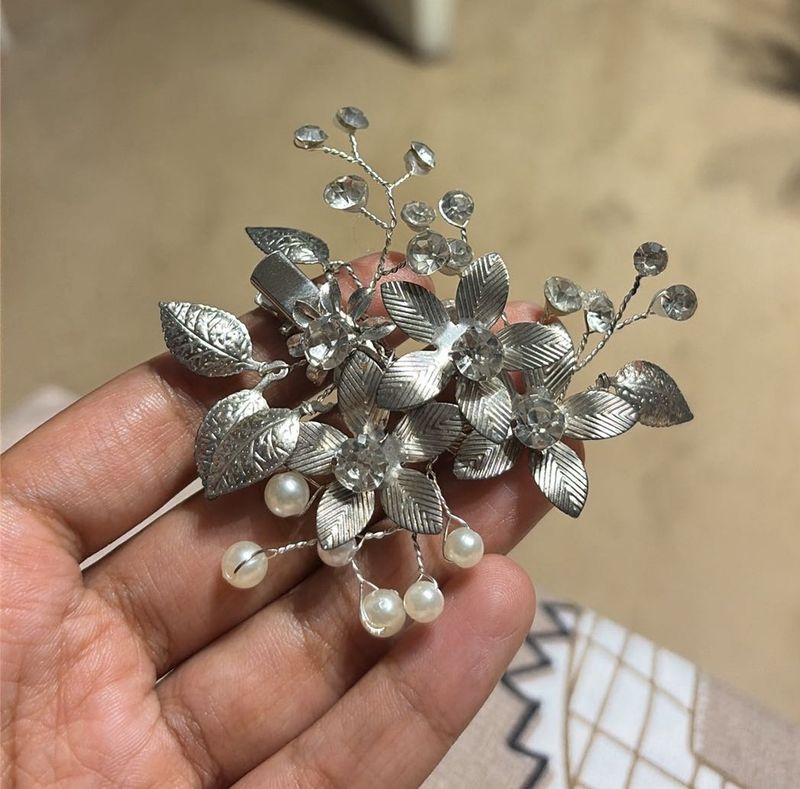 Elegant Floral Hair Clip