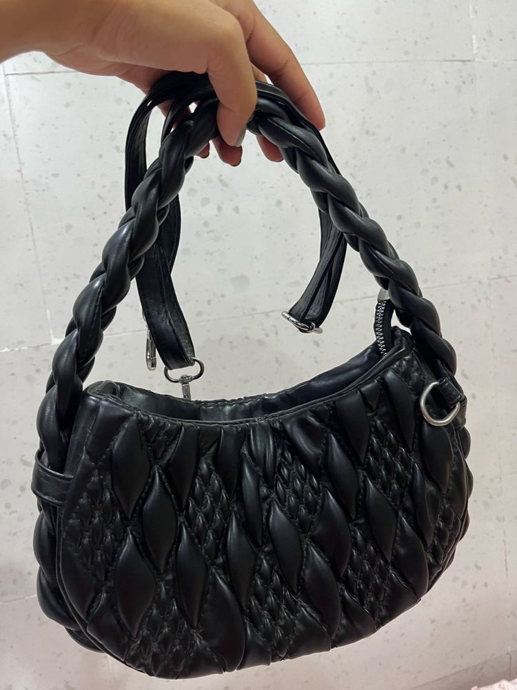 Chic Black Quilted Shoulder Bag
