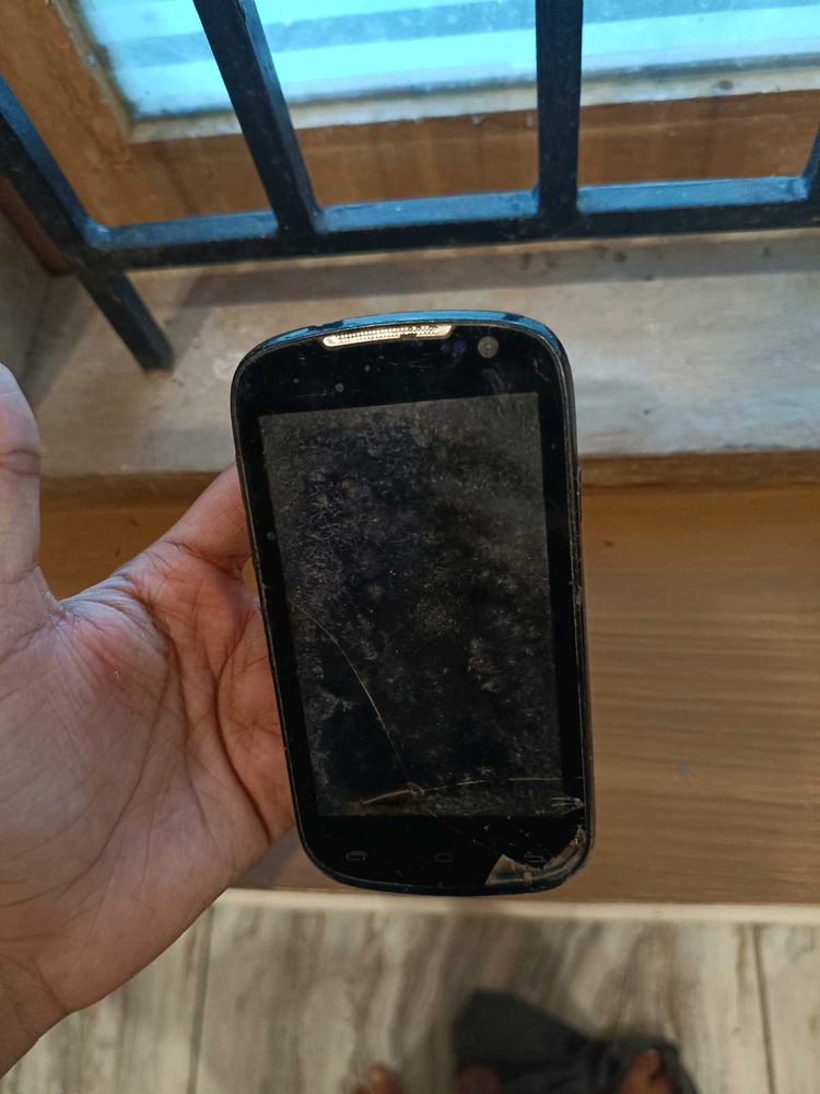 Used broken Mobile Phone
