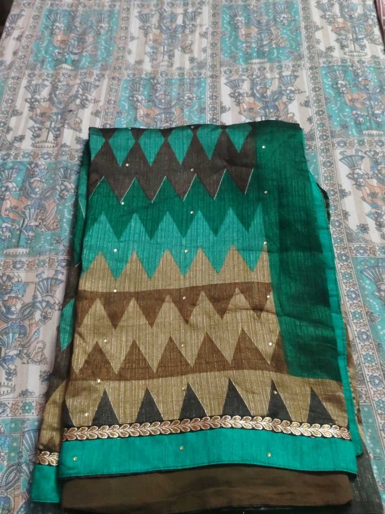 Stunning Green Saree with Geometric Pattern
