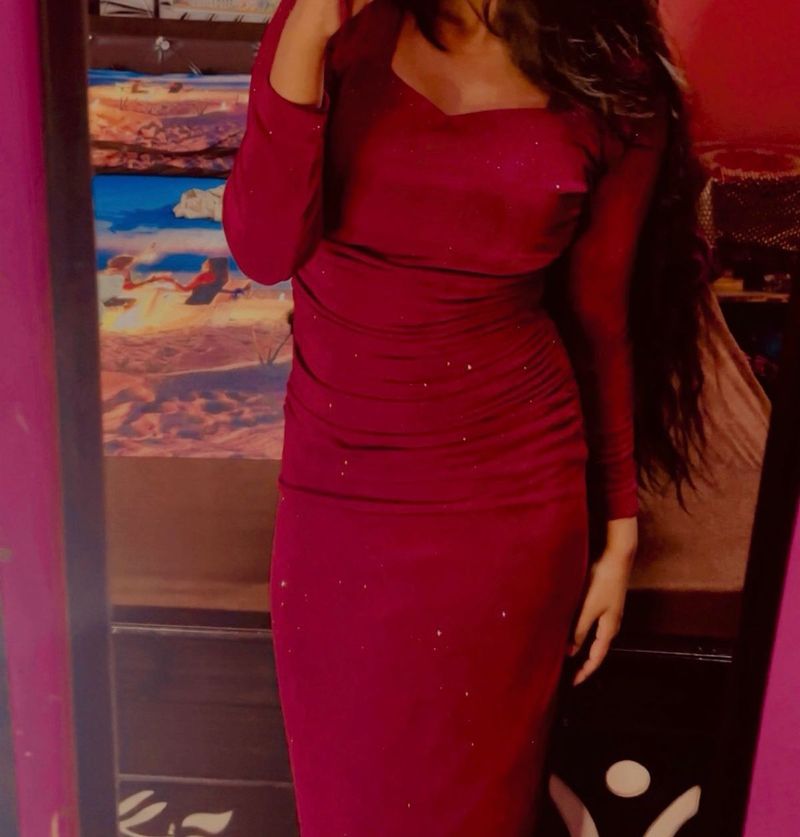 Elegant Burgundy Ruched Midi Dress