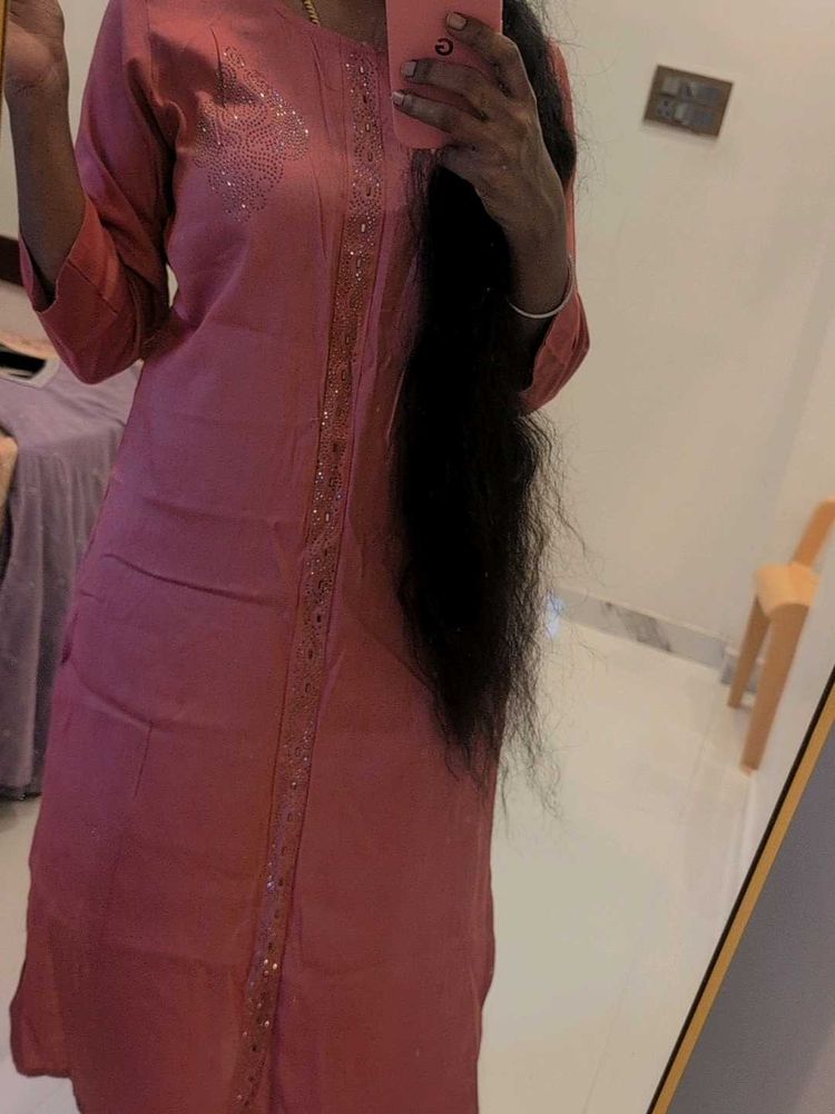 Avaasa Medium Dusty Pink Embellished Straight Kurt