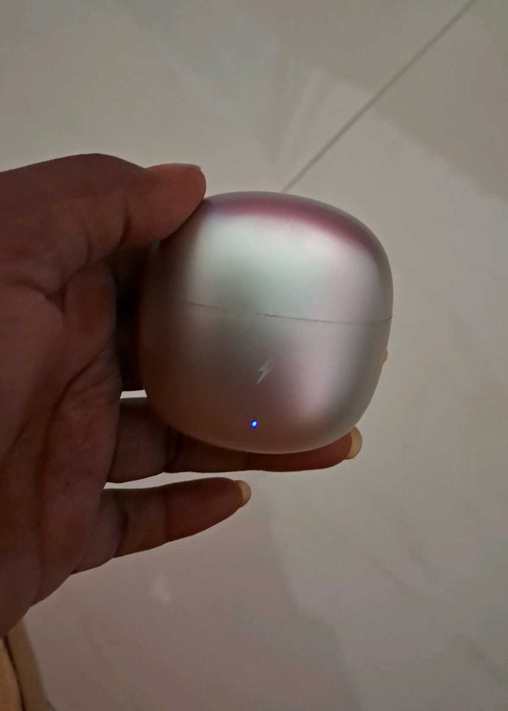 Fireboltt's Aero lite TWS Earbuds - Frost pink