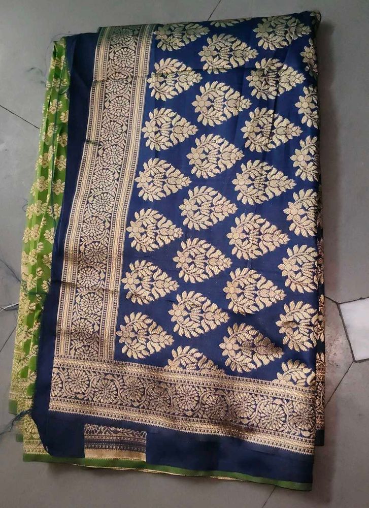 Elegant Blue Saree with Gold Motifs