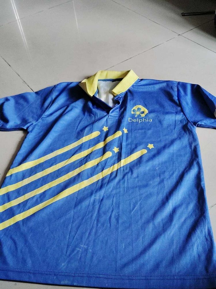 Blue &amp; Yellow Graphic T-Shirt