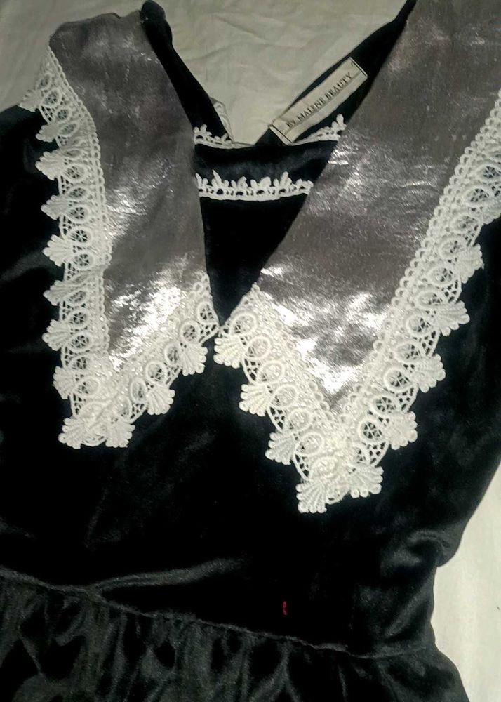 Elegant Black Velvet Dress with Lace Collar