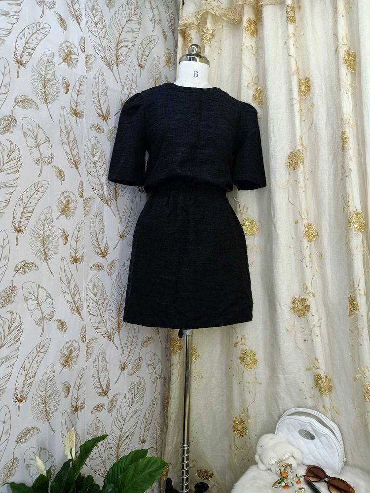 Chic Black Textured Puff Sleeve Dress