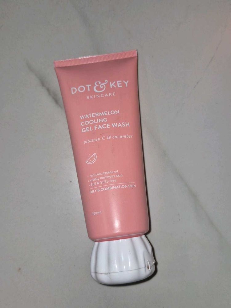 dot &amp; key Watermelon Cooling gel face wash
