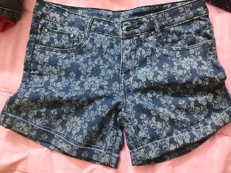 Printed denim Shorts 30 Size