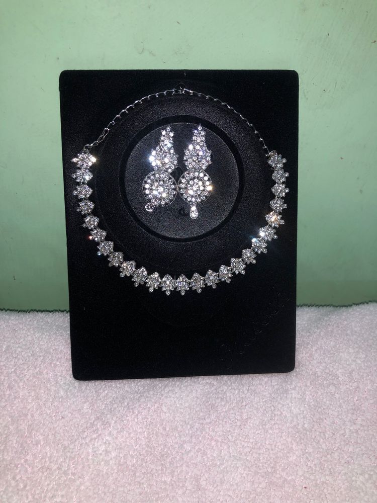 Shiny Silver Necklace Set