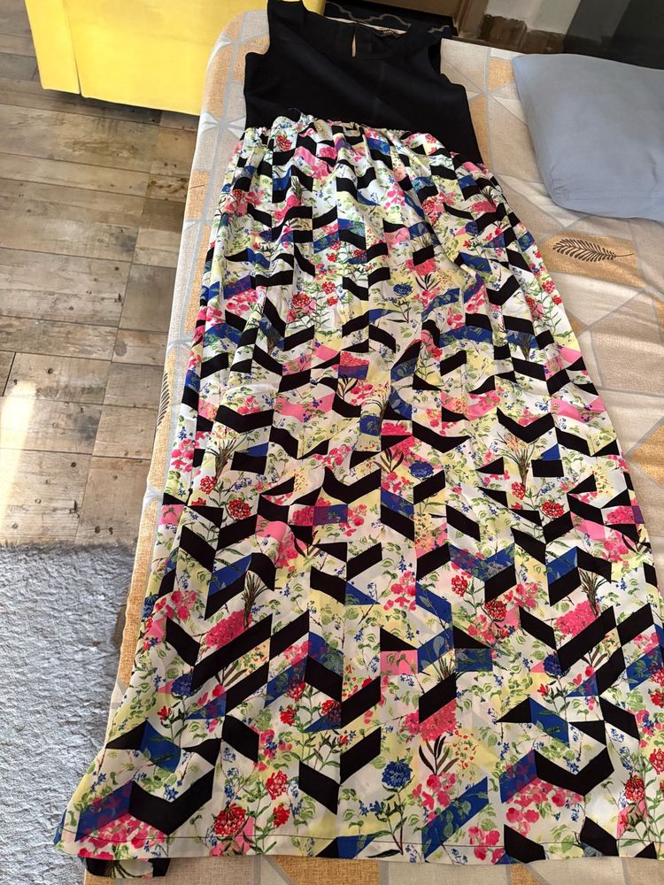 Chic Maxi Dress with Floral Print