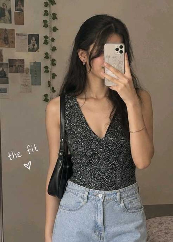 Sparkly V-Neck Sleeveless Top