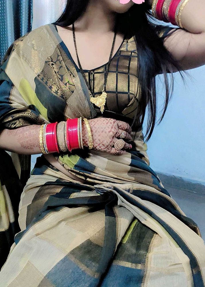 Elegant Women's Saree+stiched blouse