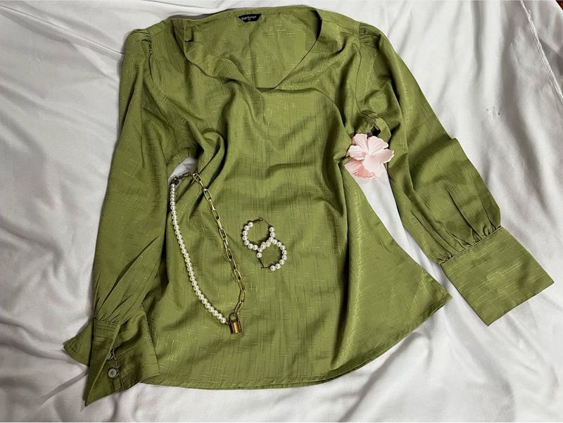 Chic Green Long Sleeve Top✨🍀💚