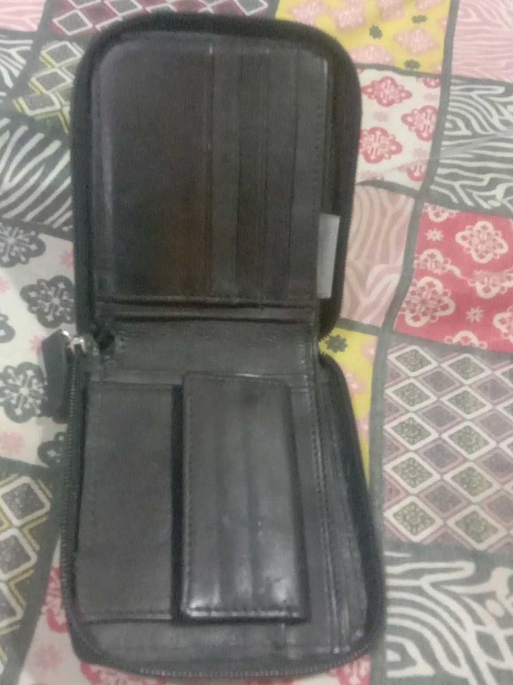 Black men wallet wit zip