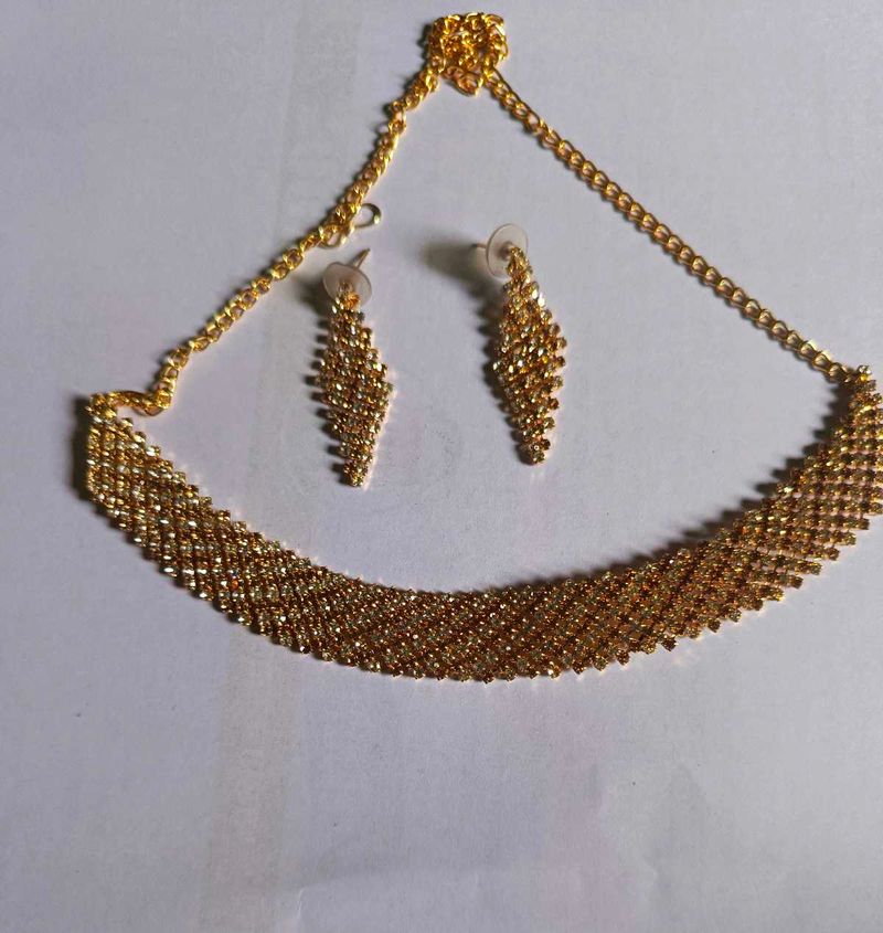 Gold Tone Necklace &amp; Earring Set