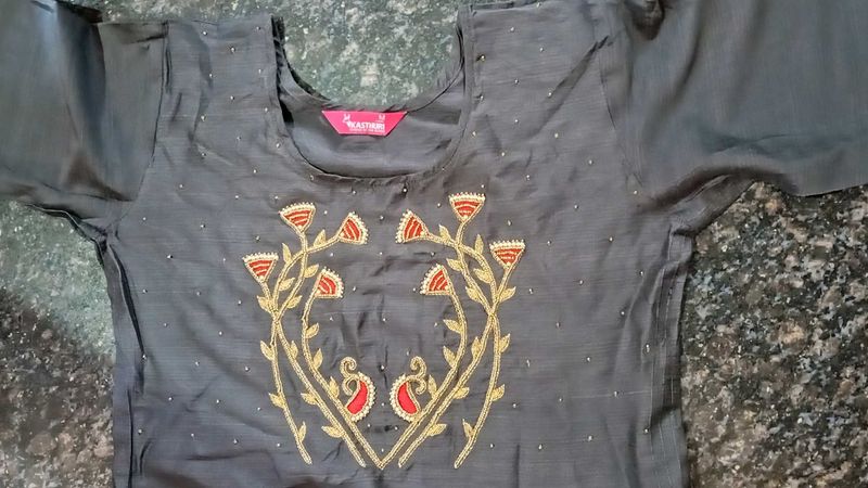 Elegant Grey Kurta with Embroidery