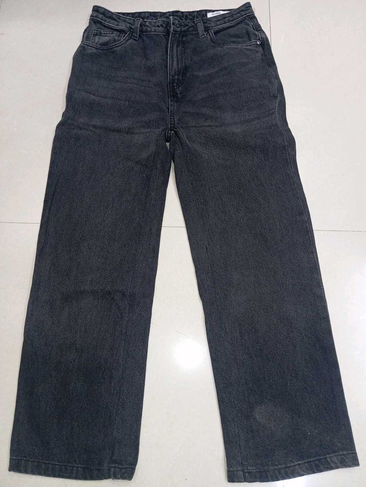 Classic Black Wide-Leg Jeans
