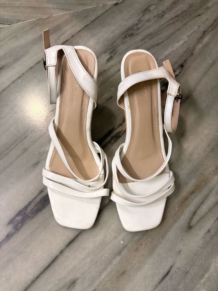 Pretty White Heels❤️🔥