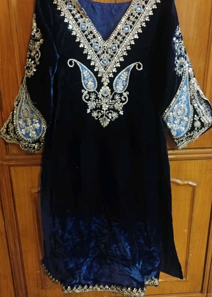 Embroidered Blue Velvet Kurta set