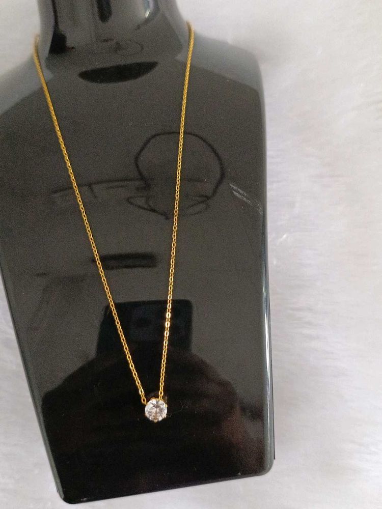 Elegant Gold Solitaire Necklace