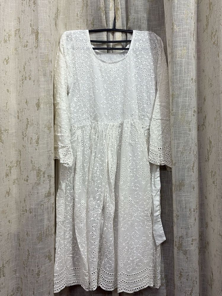 Elegant White Chikankari Kurta
