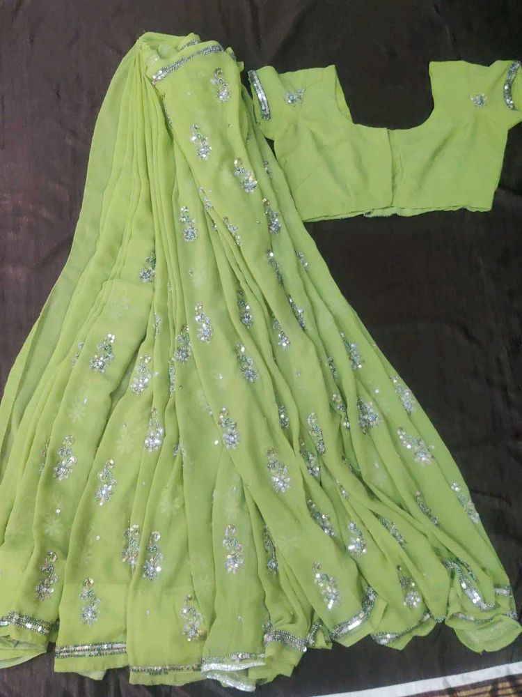 Embellished Georgette shiffon Saree with blouse 💚