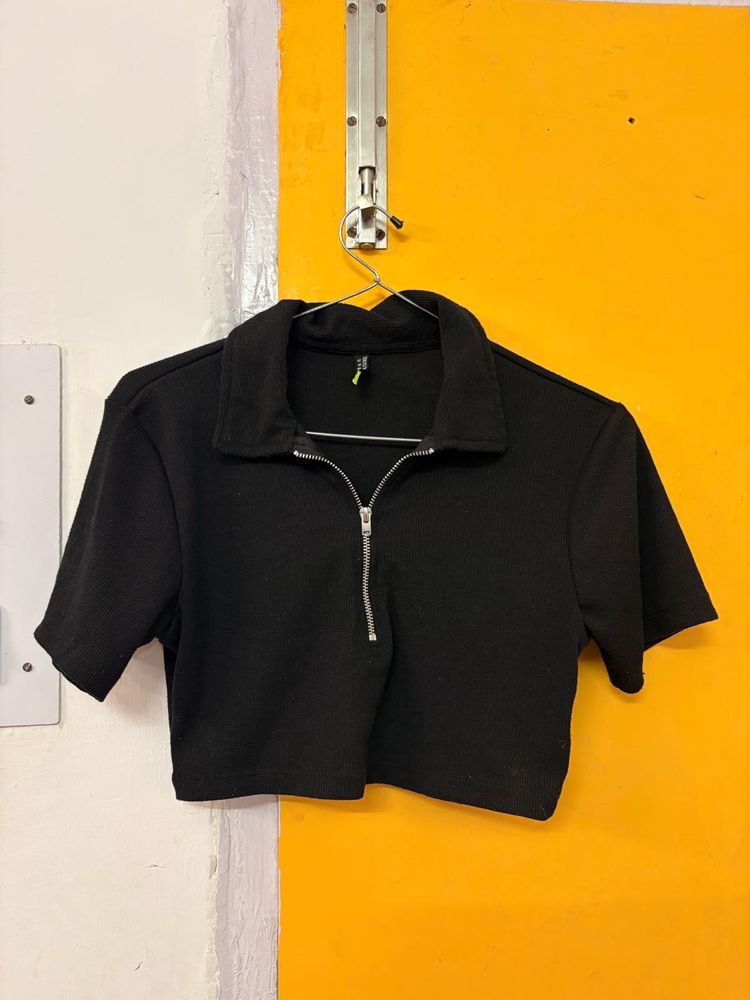 Black Zip-Up Crop Top