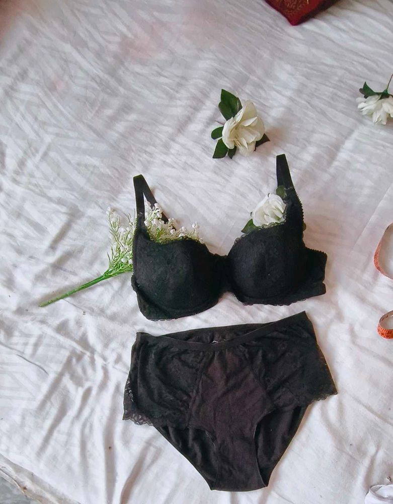 Very Beautiful Paded Net Bra With Penty