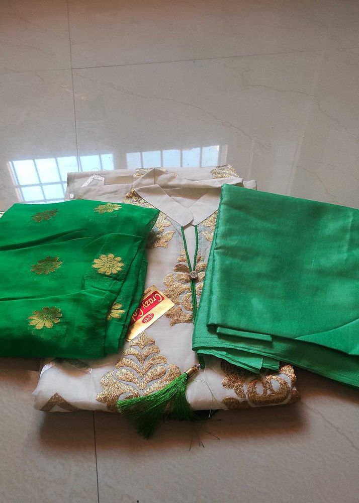 Elegant Kurta Set with Green Dupatta material