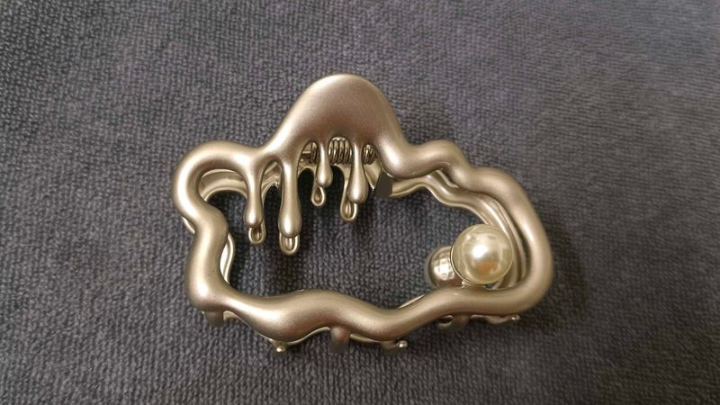 Unique Drip Effect Hair Claw Clip Grey color