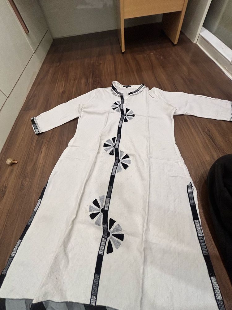 Elegant White Kurta with Black &amp; Grey Embroidery