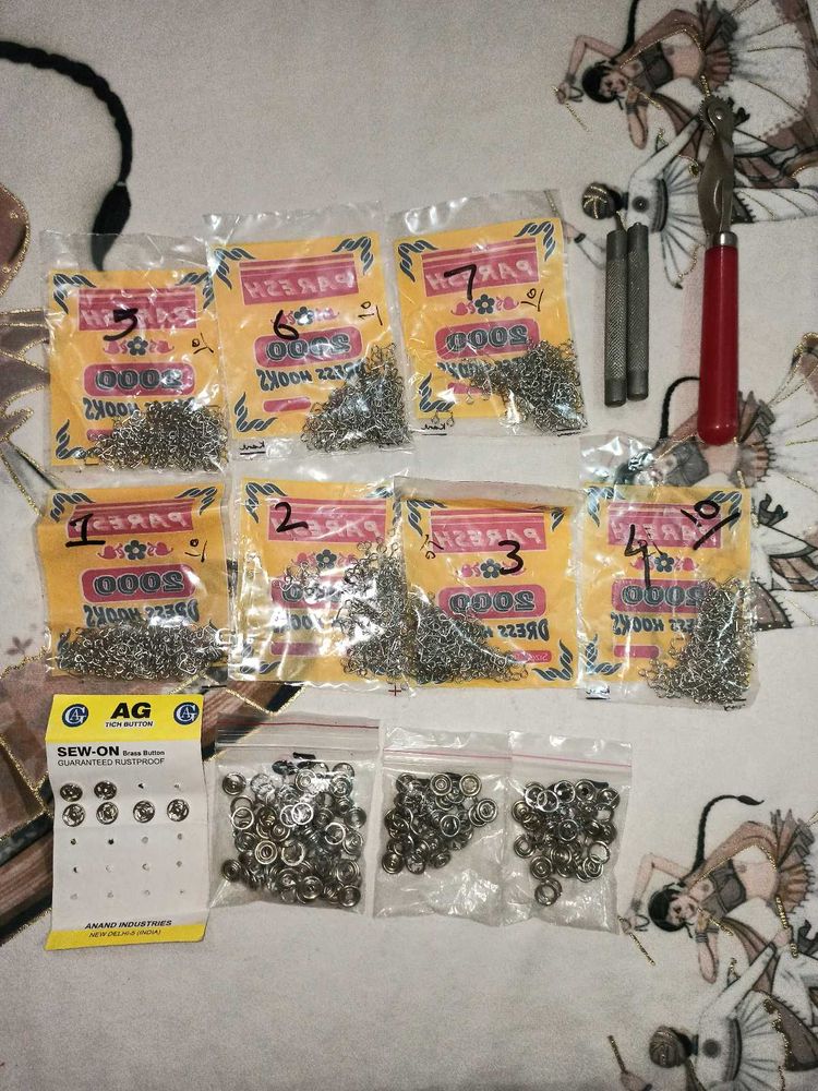 Sewing Hooks &amp; Buttons Kit
