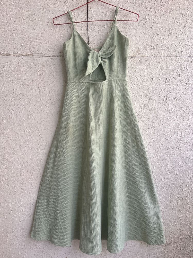 H&amp;M Chic Green Cut-Out Midi Dress