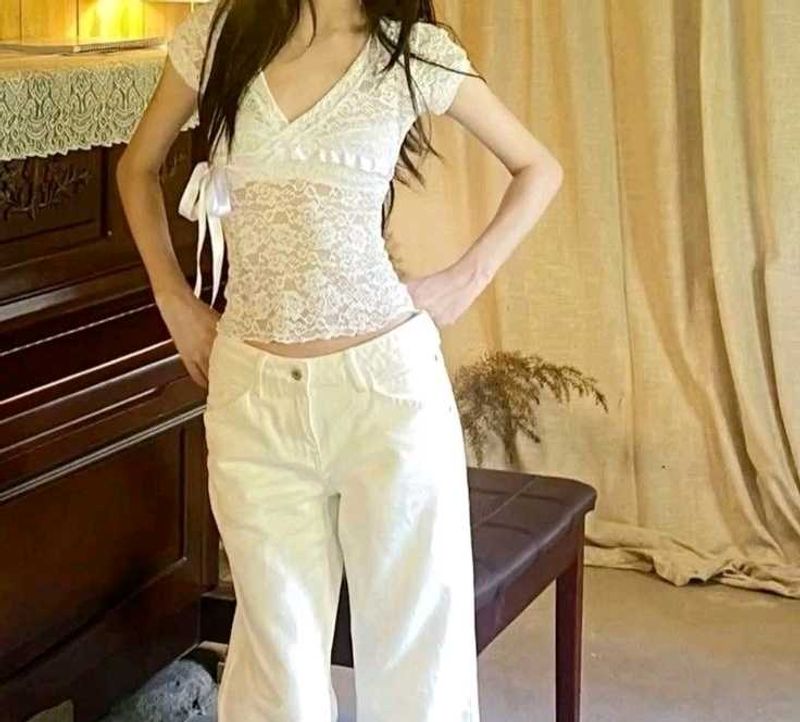 y2k White Lace V-Neck Top