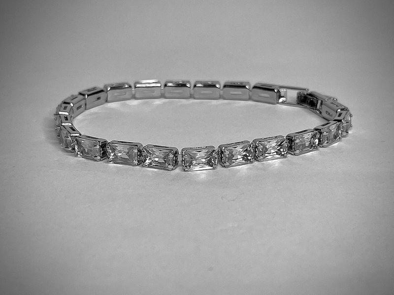 Elegant Crystal Tennis Bracelet 💎