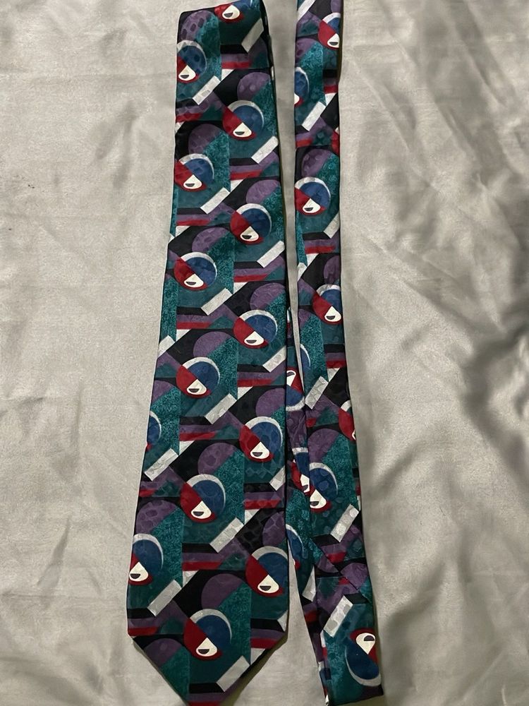 Vibrant Geometric Patterned Tie
