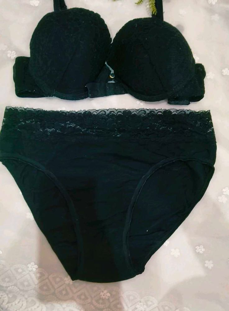 Lace Trimmed Bra and Panty Set