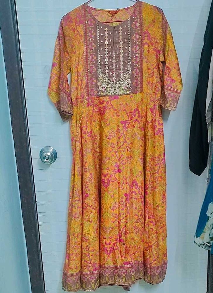 Beautiful Floral Print Kurti (W)....... Ee...