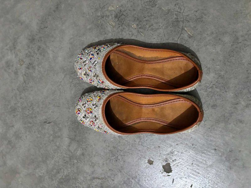 Embellished Juttis