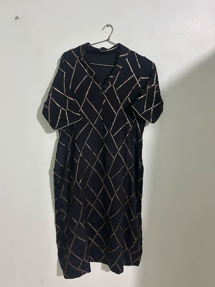 Chic Black &amp; Gold Print Dress