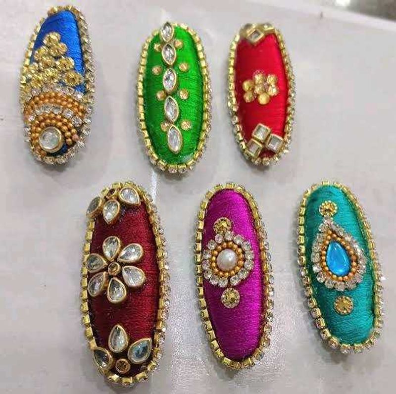 Beautiful Saree Pins ( Set Of 1)