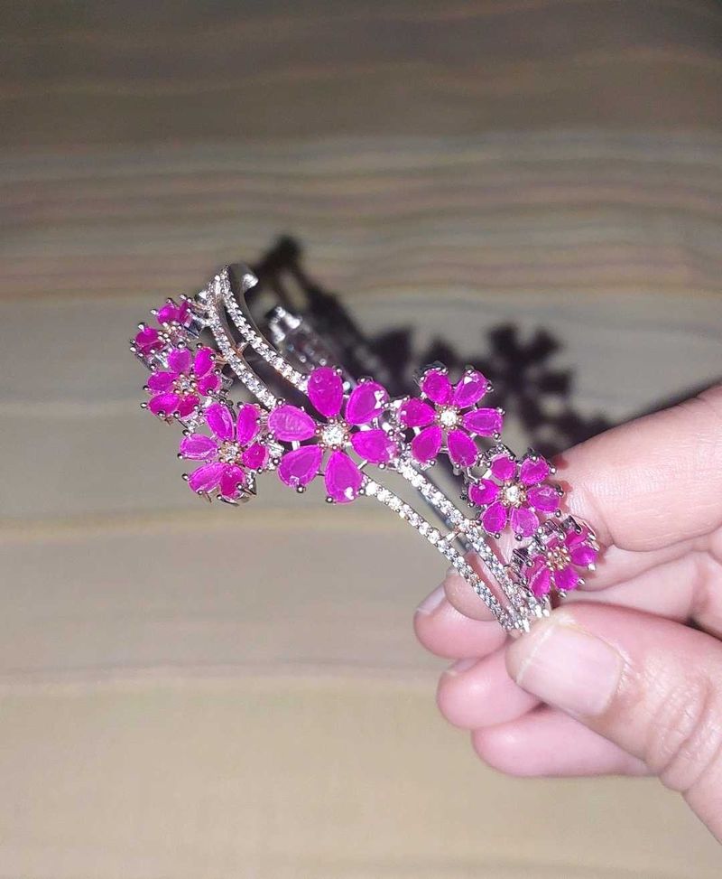 Silver-Plated Floral Bracelet📿